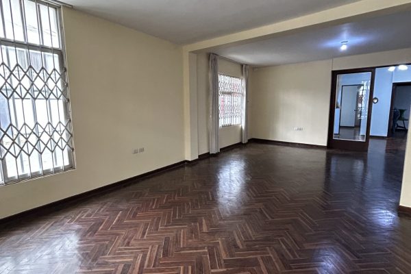Oficina Alquiler Urb. Primavera 1 Piso